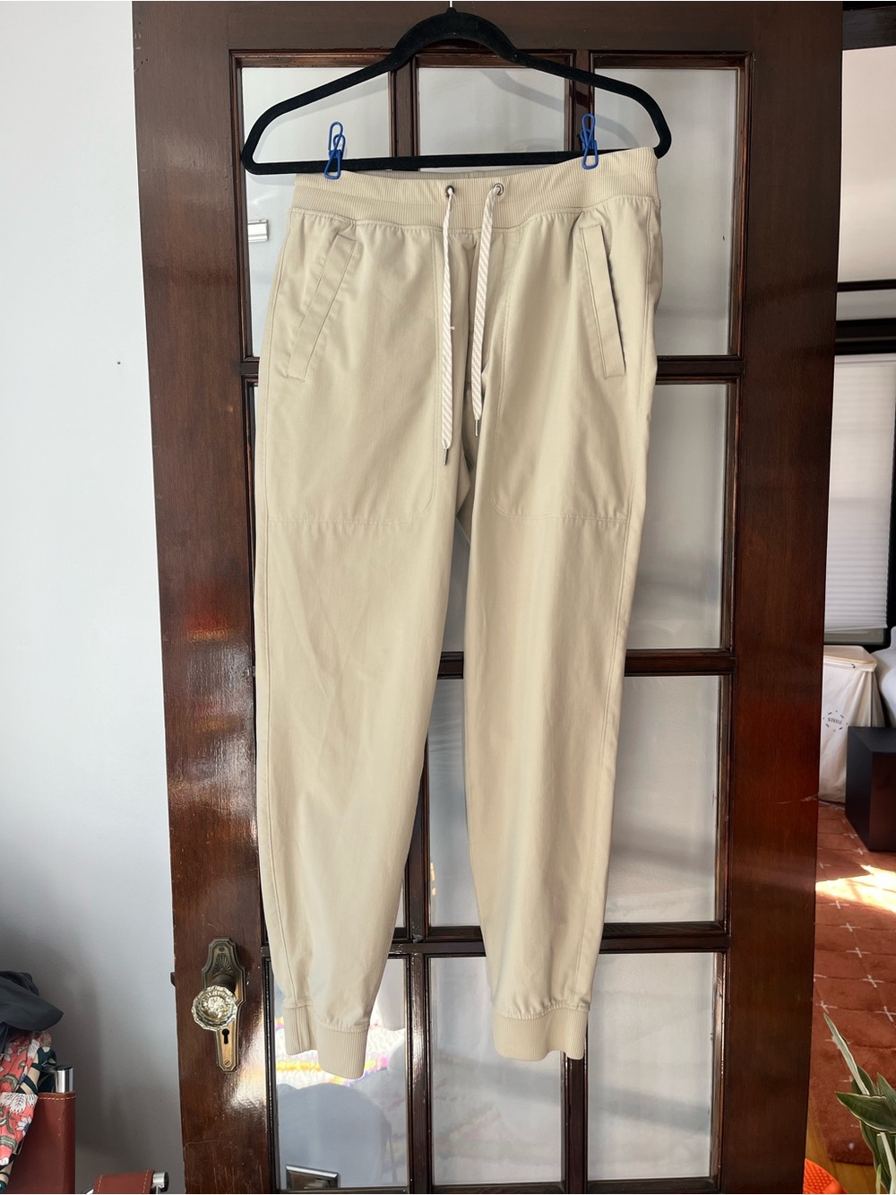 Great Condition! Men's Vuori Meta Jogger in stone/khaki